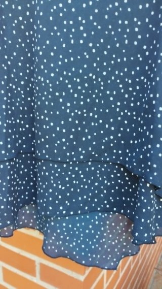 Blusa azul con lunares blancos Talla M