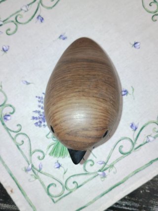 Uccello decorativo in ceramica marrone