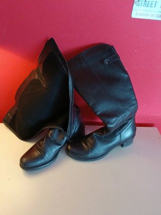 Botas altas de piel negras