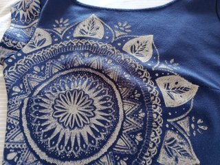 Vestido azul con estampado mandala