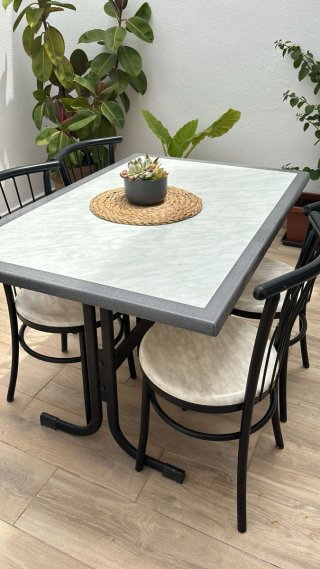 Mesa de patio con 4 sillas