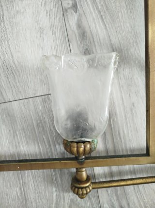 Lámpara de pared dorada con 4 tulipas