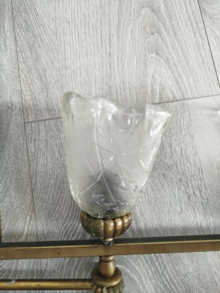 Lámpara de pared dorada con 4 tulipas