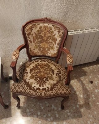 Butaca antigua de madera ideal para retapizar