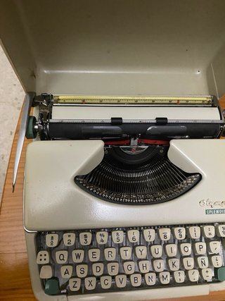Máquina de escribir Olympia Splendid 66