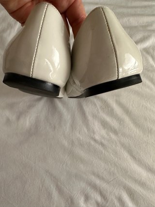 Zapatos charol Bibi Lou blancos con pedrería