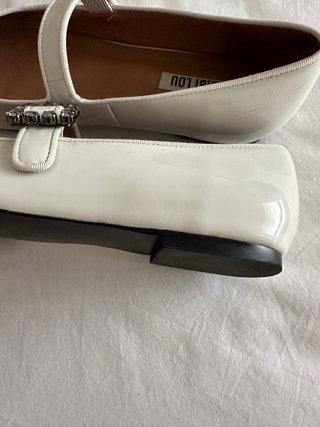 Zapatos charol Bibi Lou blancos con pedrería