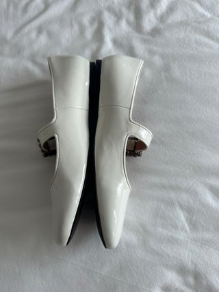 Zapatos charol Bibi Lou blancos con pedrería
