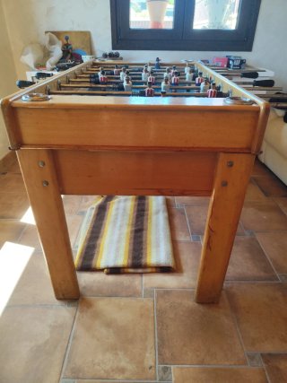 Futbolín de madera de bar