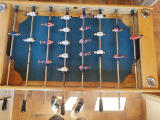 Futbolín de madera de bar