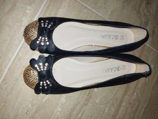 Zapatos planos Bello negros y dorados talla 37
