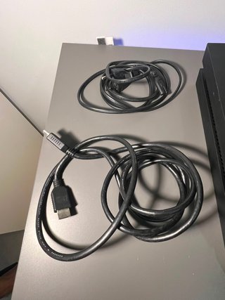 PS4 1TB Negra + 3 Mandos