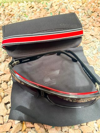 Gafas de sol Carrera negras y rojas