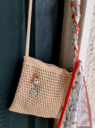Borsa estiva in maglia con foulard