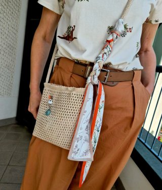 Borsa estiva in maglia con foulard