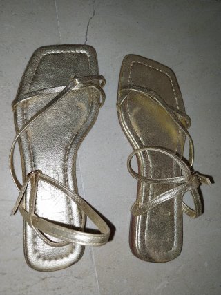Sandalias Mango doradas