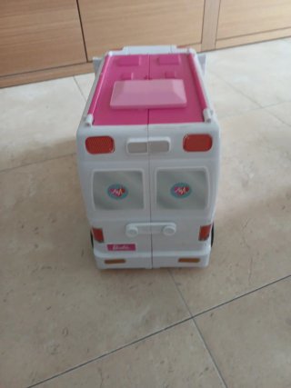 Ambulancia Barbie con Muñeco Ken