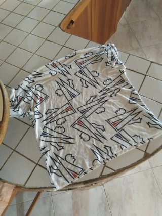 Maglia Moncler bianca con fantasia