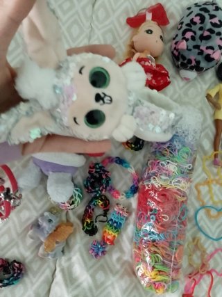 Lote de juguetes: Hello Kitty, muñecas, pulseras