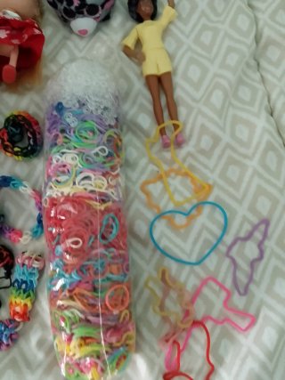 Lote de juguetes: Hello Kitty, muñecas, pulseras