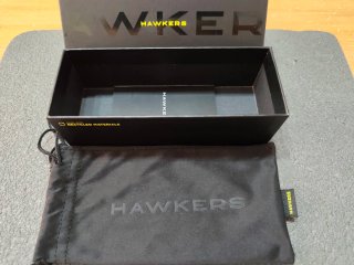 Caja y funda Hawkers negra