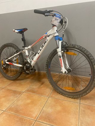 Bicicleta CUBE Bianca