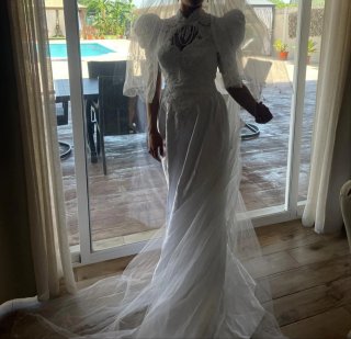 Vestido Novia Blanco en perfecto estado. velo 50€