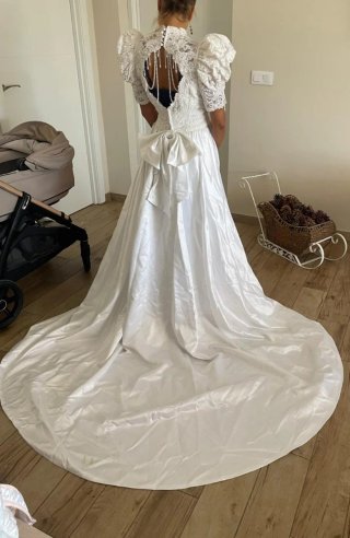 Vestido Novia Blanco en perfecto estado. velo 50€