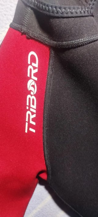 Traje de neopreno Tribord rojo y negro