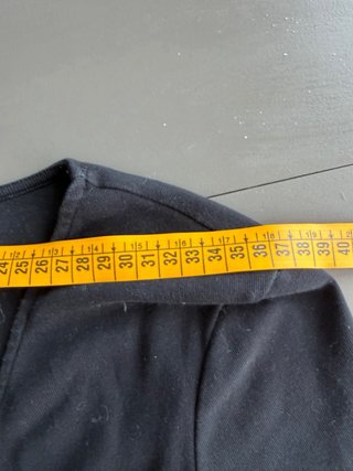 Camiseta Zara negra escote cruzado