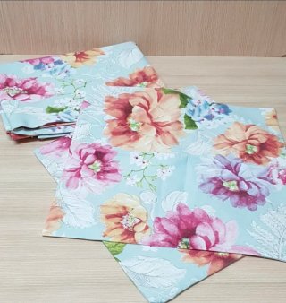 Tapete y 2 cojines florales