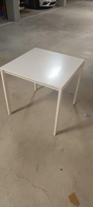 Mesa de cocina blanca