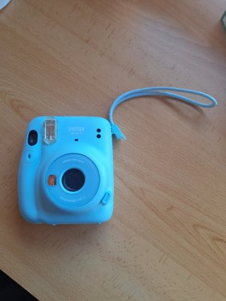 Cámara Instax Mini 11 + 2 paquetes de fotos