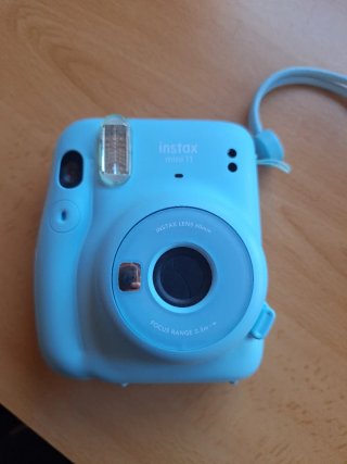 Cámara Instax Mini 11 + 2 paquetes de fotos