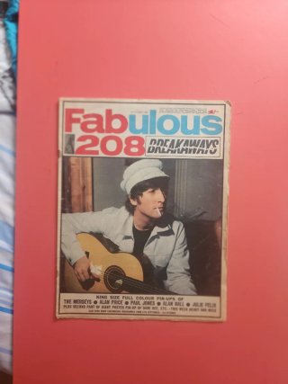 Revista Fabulous 208 Lennon en Barcelona Beatles