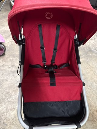 Carro de bebé Bugaboo rojo