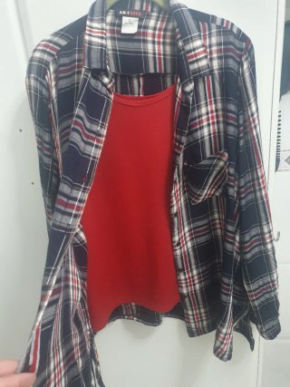 Camisa y top rojo