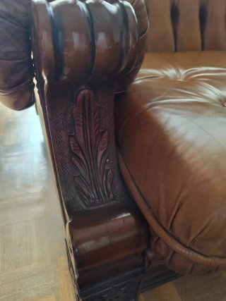 Sofá Chesterfield Polipiel y Madera Maciza