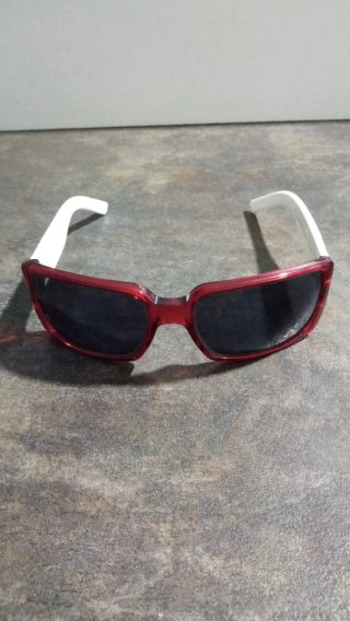 Gafas de sol Gucci rojas y blancas
