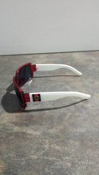 Gafas de sol Gucci rojas y blancas