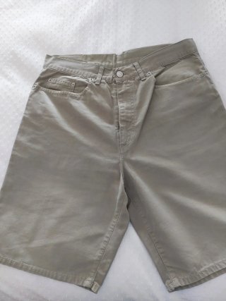 Pantalón corto verde oliva