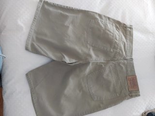 Pantalón corto verde oliva