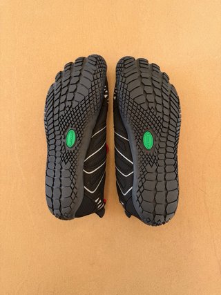 Saguaro negro y rojo Talla 42