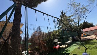 Columpio infantil con asientos