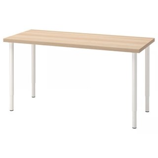 Mesa de escritorio con patas regulables