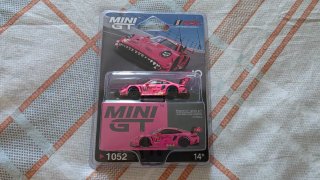 Mini GT Porsche 911 GT3 R Roxy 1/64