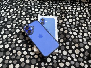 iPhone 16 Azul Nuevo 100 de bateria,cargado 4veces
