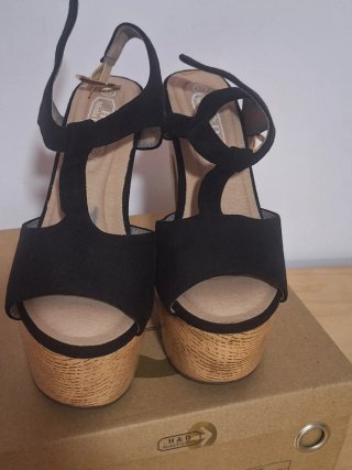 Zapatos de tacón negros