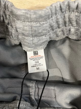 Pantalón corto ESSENTIALS gris