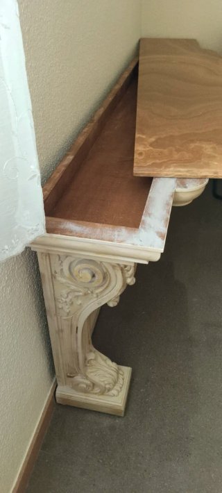 Recibidor de mármol y madera